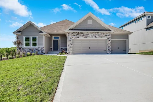 $585,100 | 7015 Northeast 103rd Court, Kansas City, MO 64156