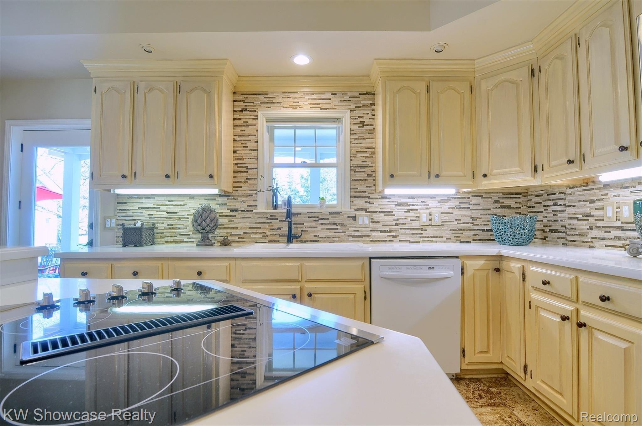 4073 Split Rail Lane Fenton, MI 48430 - Photo 11 of 37 12-Kitchen 5th View.jpg