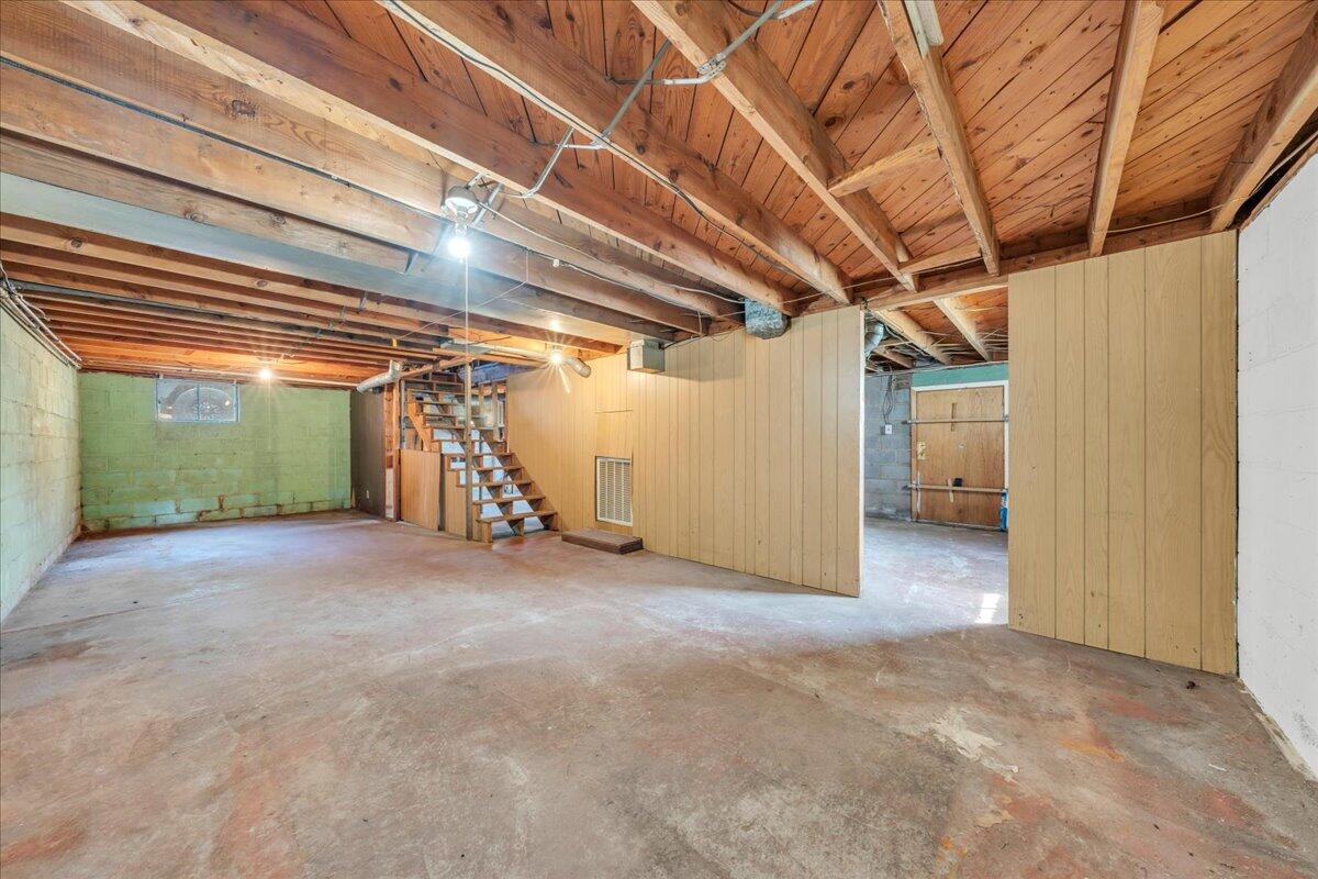 201 Long Avenue Covington, VA 24426 - Photo 19 of 43 a view of a room with an empty space
