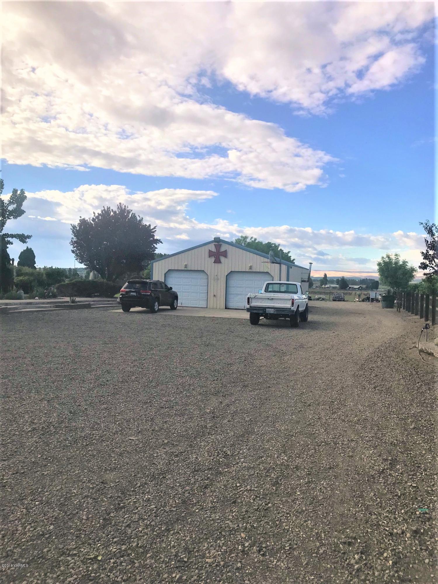 4051 Stover Road Sunnyside, WA 98944 - Photo 5 of 5 a view of car parked on the side of road with city view