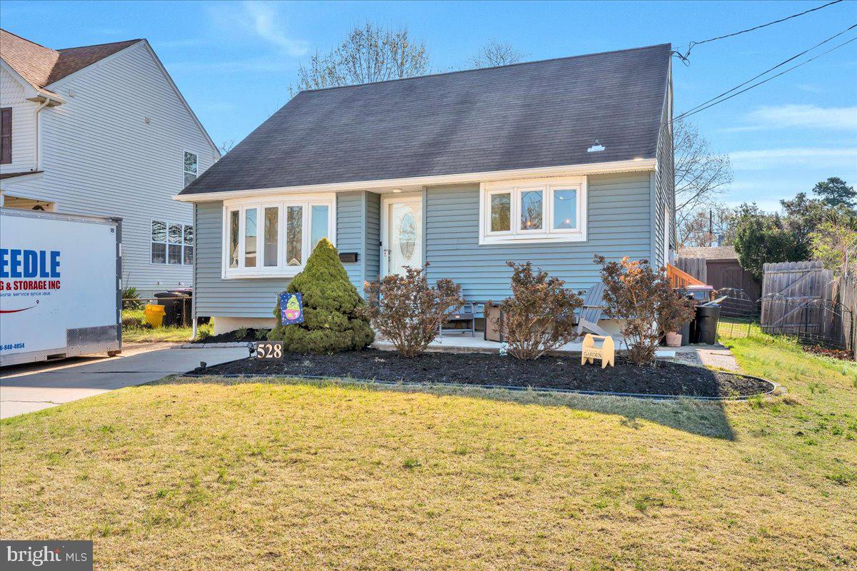 528 Rowand Avenue Glendora, NJ 08029 - Photo 3 of 24 a view of a house with swimming pool