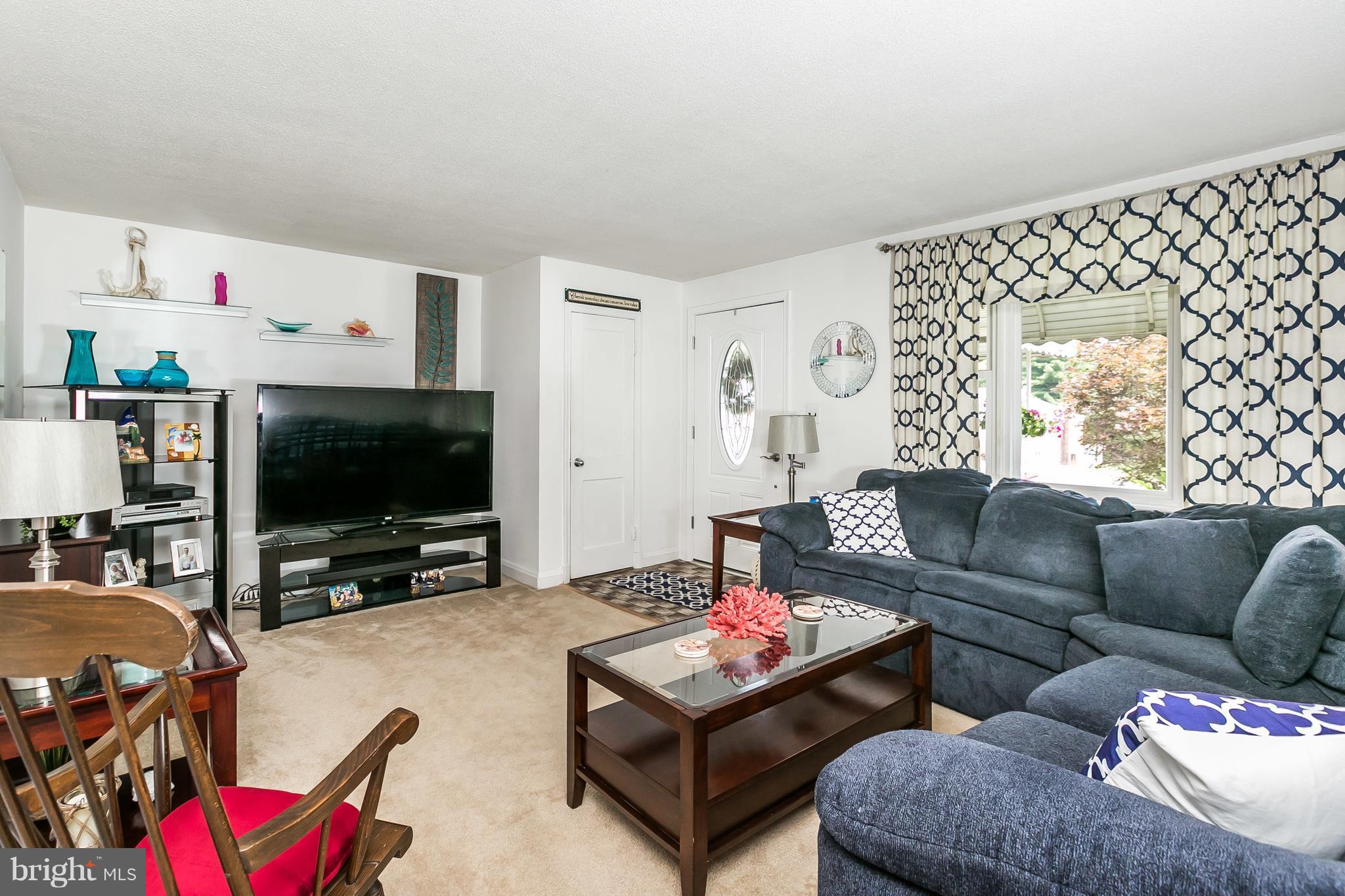 2107 Searles Road Baltimore, MD 21222 - Photo 6 of 26 Spacious Living Room