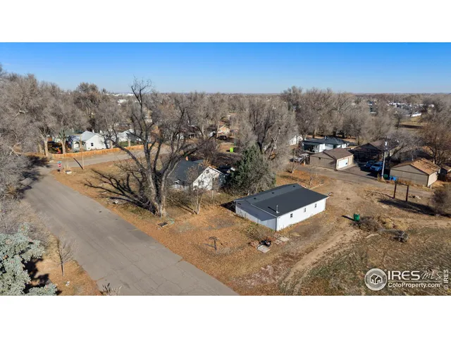 a black and white photo of a mountain