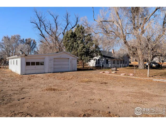 a view of outdoor space yard and basketball court