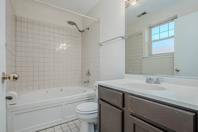 $124,900 | 7037 South Crandon Avenue, Unit 219, Chicago, IL 60649