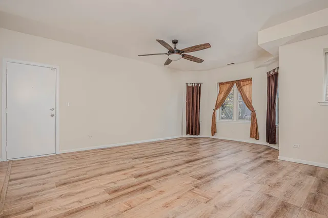 $124,900 | 7037 South Crandon Avenue, Unit 219, Chicago, IL 60649