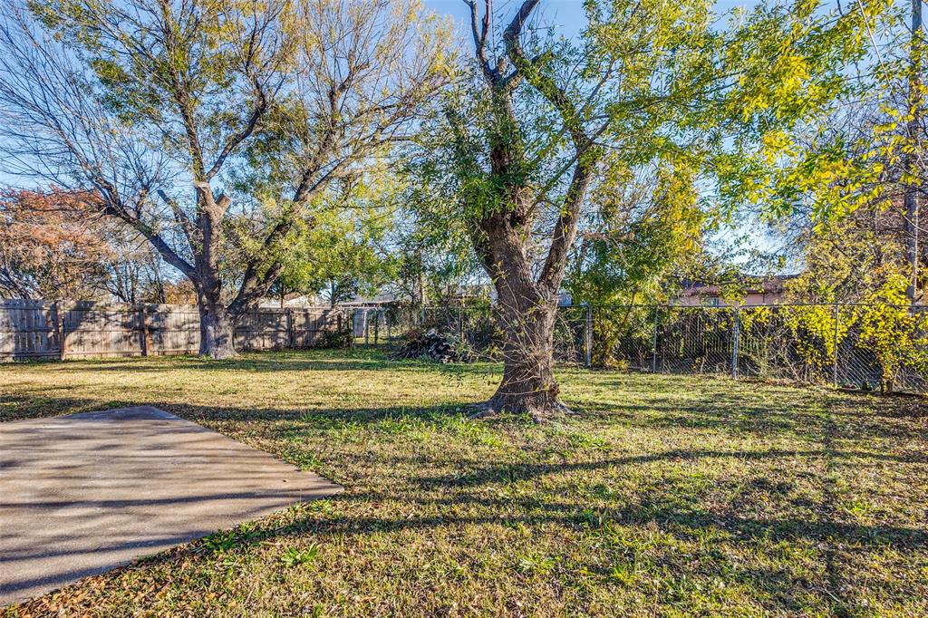4728 Meadow Ridge Drive Dallas, TX 75236 - Photo 24 of 25 a view of a yard with large trees