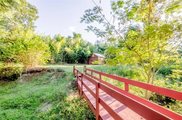 a view of a pathway with a yard