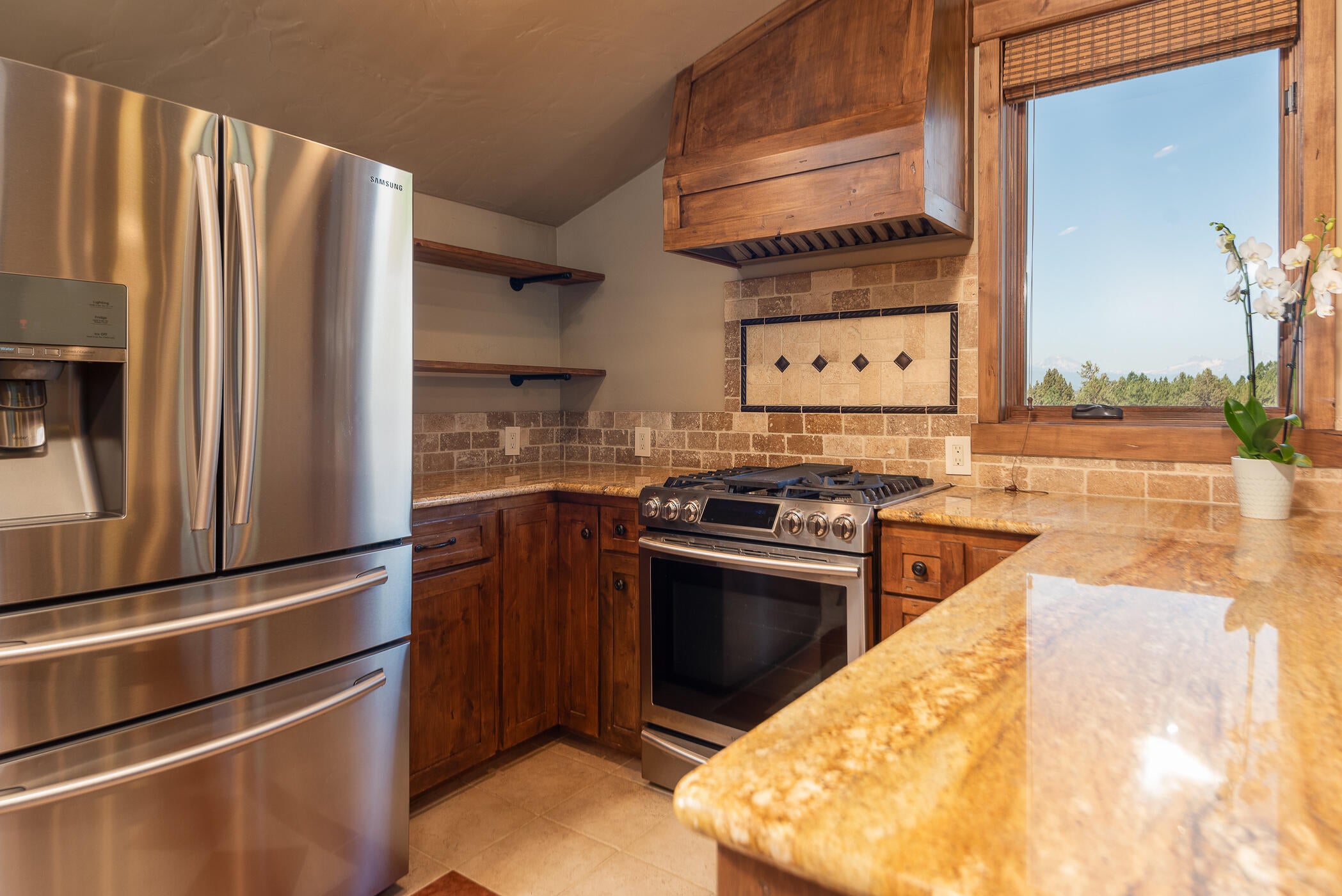 65025 Hunnell Road Bend, OR 97703 - Photo 15 of 50 15Kitchen