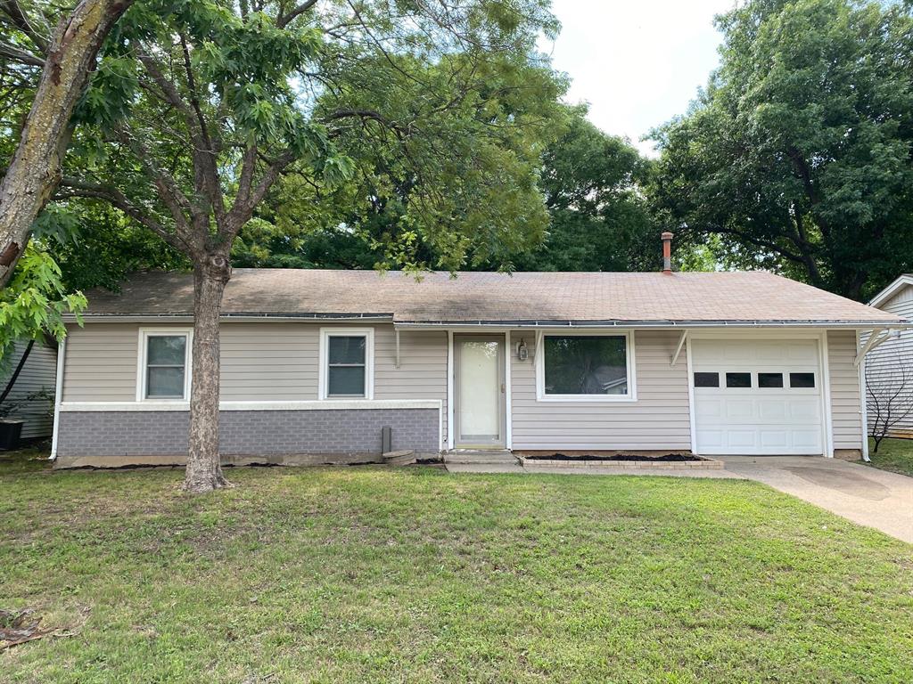 409 Byron Street Fort Worth, TX 76114 - Photo 1 of 1 a front view of house with yard