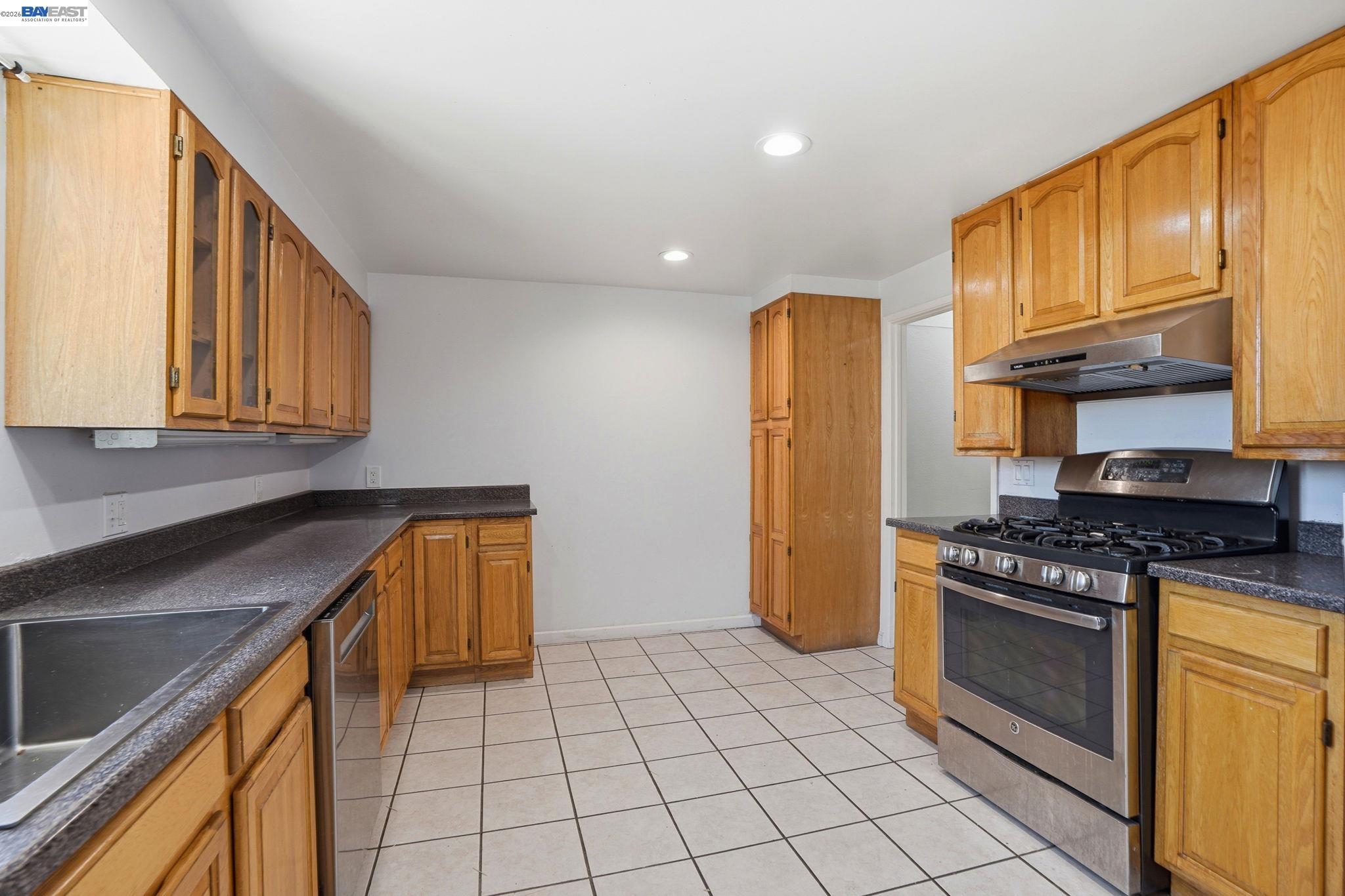 2102 Overhill Road Concord, CA 94520 - Photo 10 of 46