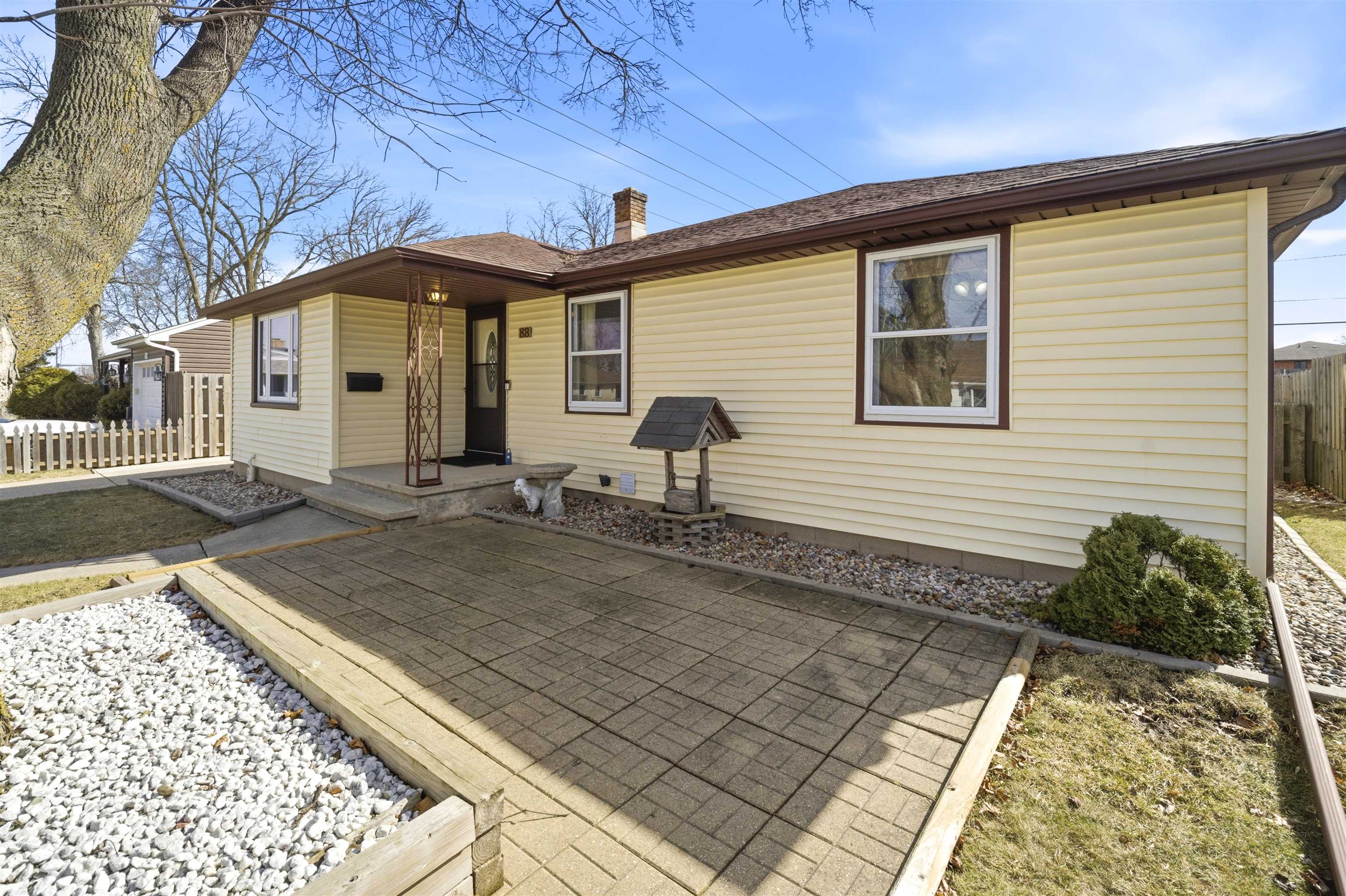 88 Foster Court Appleton, WI 54915 - Photo 2 of 31