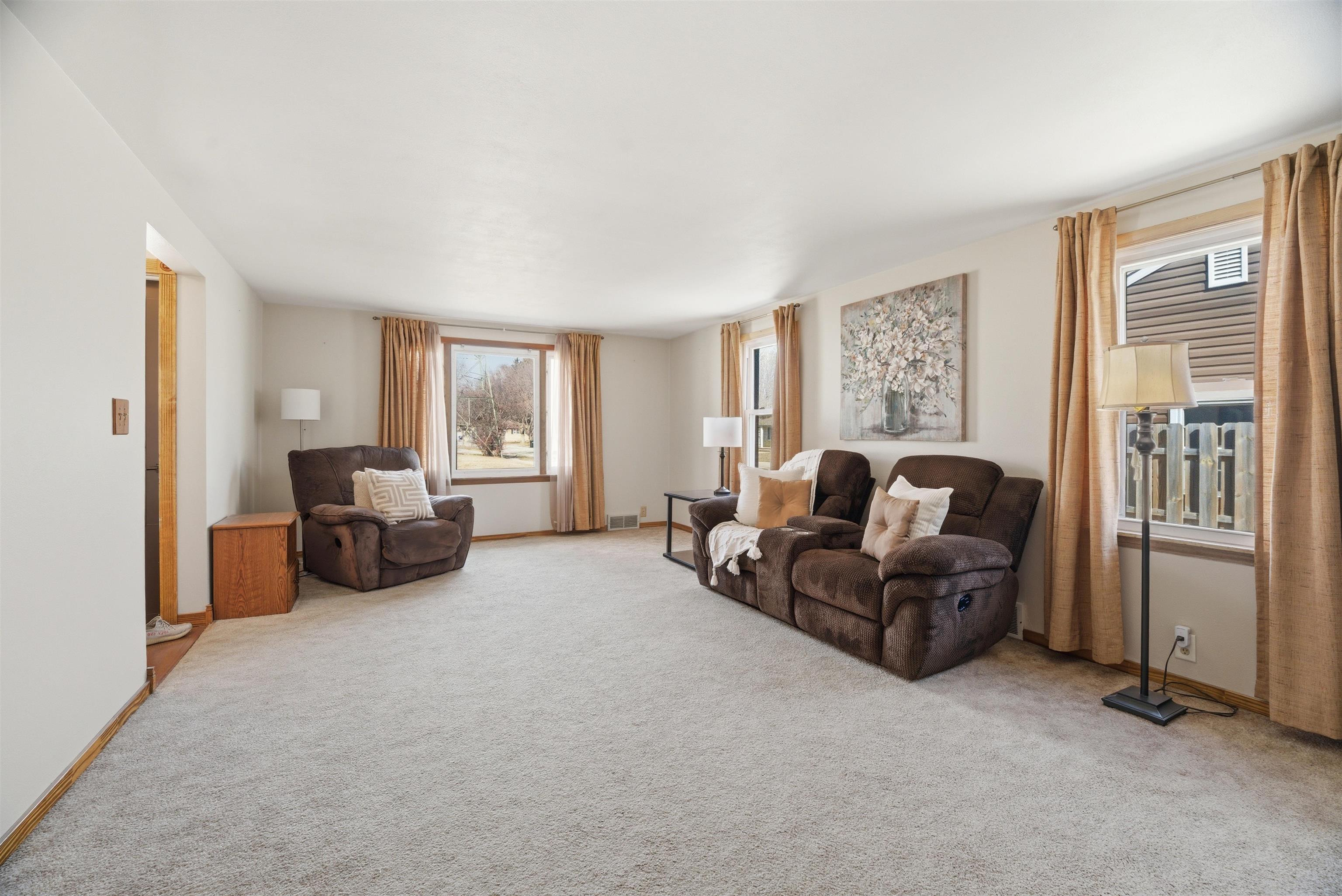 88 Foster Court Appleton, WI 54915 - Photo 5 of 31