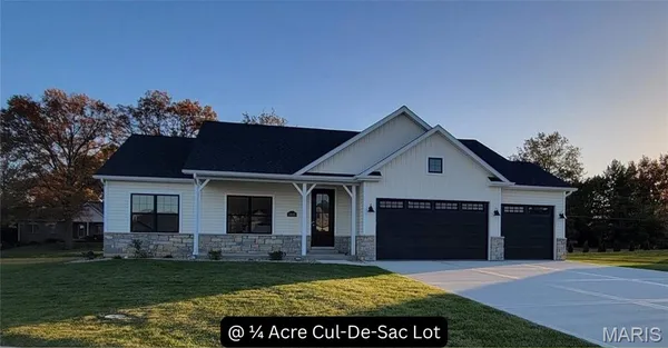 $484,000 | 1405 Guilford Place, Troy, IL 62294
