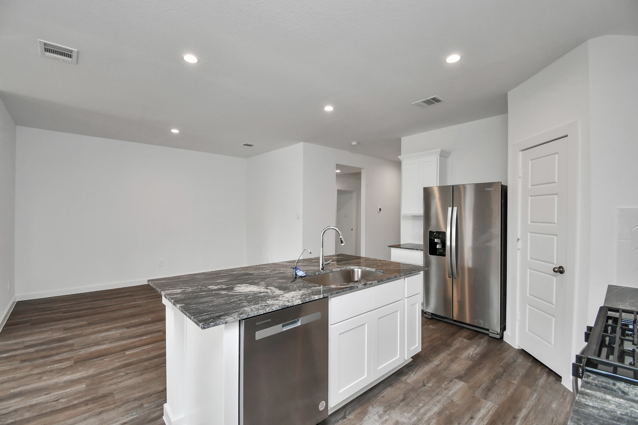 1110 Fringed Bluestar Drive Rosharon, TX 77583 - Photo 25 of 41 a kitchen with stainless steel appliances granite countertop a sink stove and refrigerator