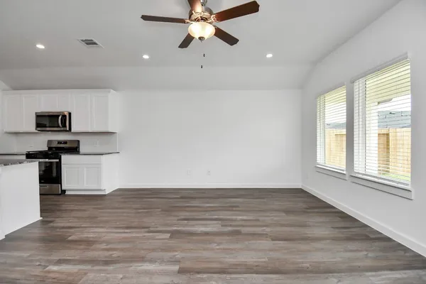 $2,200 | 1110 Fringed Bluestar Drive, Rosharon, TX 77583