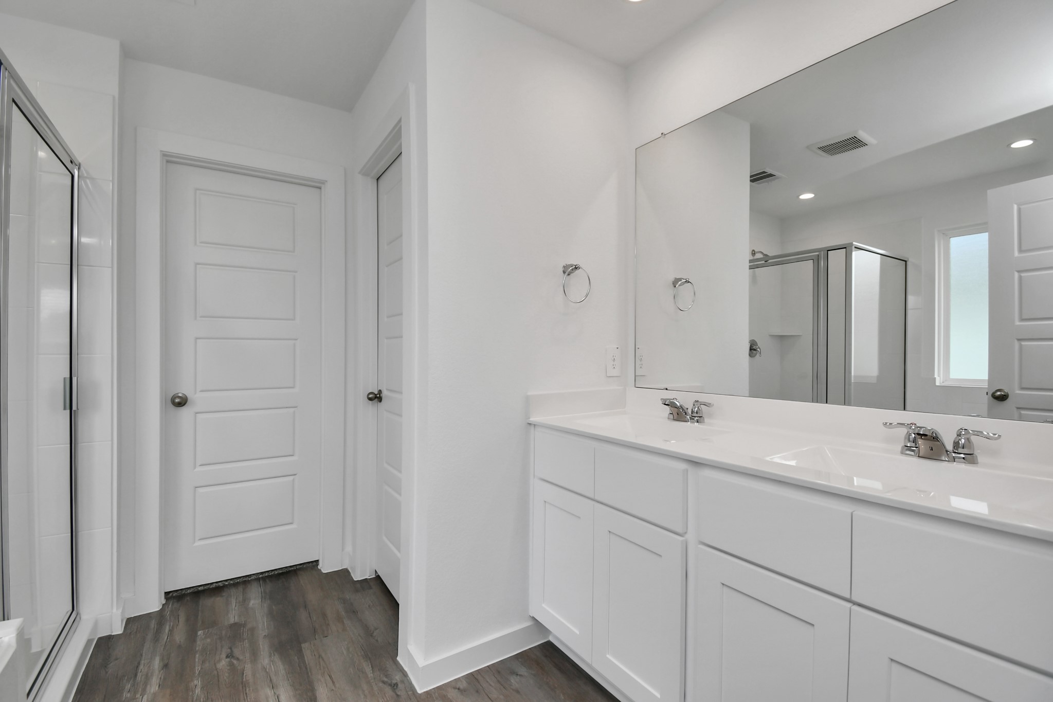 1110 Fringed Bluestar Drive Rosharon, TX 77583 - Photo 37 of 41 a bathroom with a sink and mirror