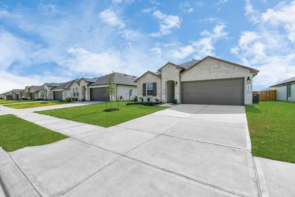 $2,200 | 1110 Fringed Bluestar Drive, Rosharon, TX 77583