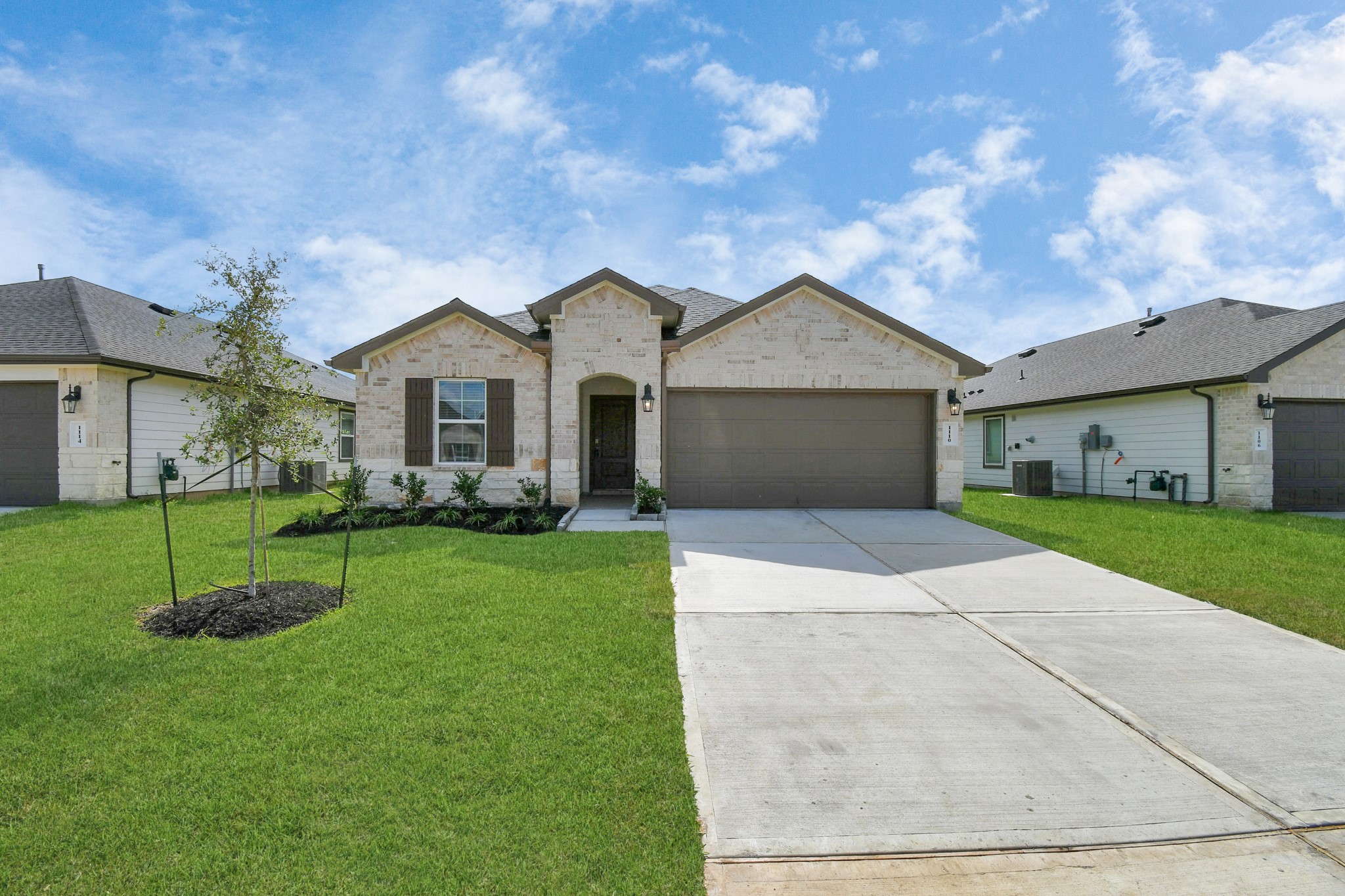 1110 Fringed Bluestar Drive Rosharon, TX 77583 - Photo 7 of 41 a view of outdoor space yard and front view of a house