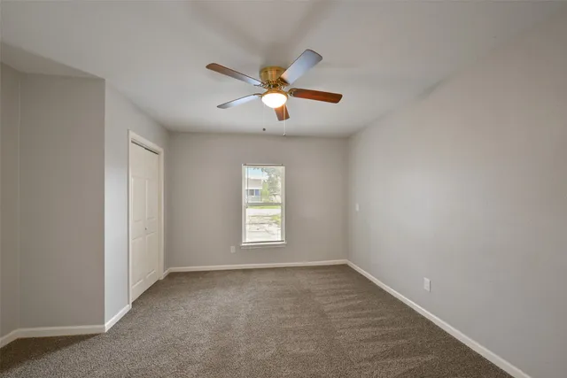 a view of empty room with ceiling fan