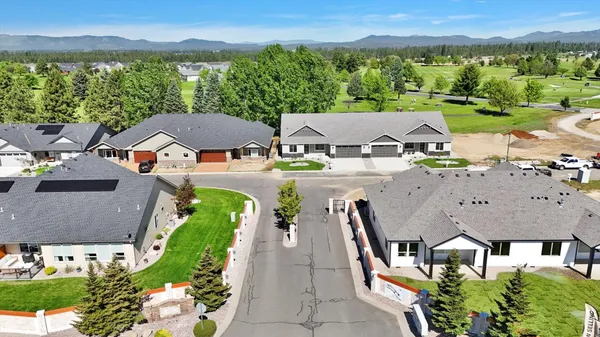 $565,850 | 15 North Country Club Drive, Unit 15, Deer Park, WA 99006