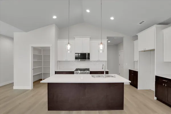 $565,850 | 15 North Country Club Drive, Unit 15, Deer Park, WA 99006