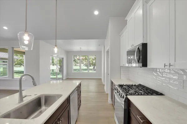 $565,850 | 15 North Country Club Drive, Unit 15, Deer Park, WA 99006