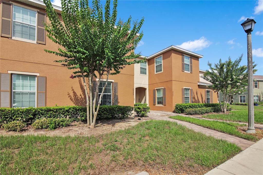2905 Sunstone Drive Kissimmee, FL 34758 - Photo 3 of 39