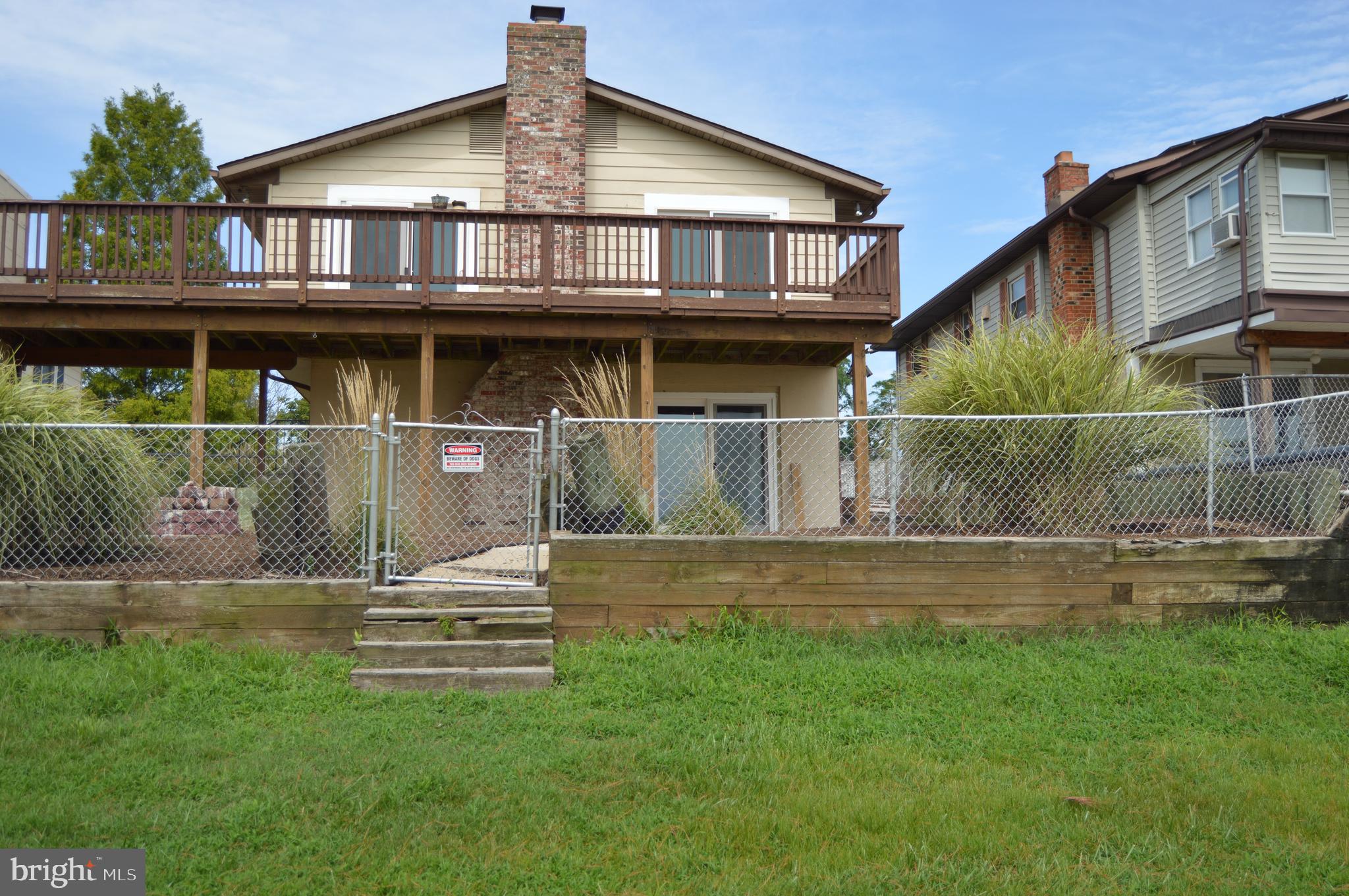 Large Deck for better water views.