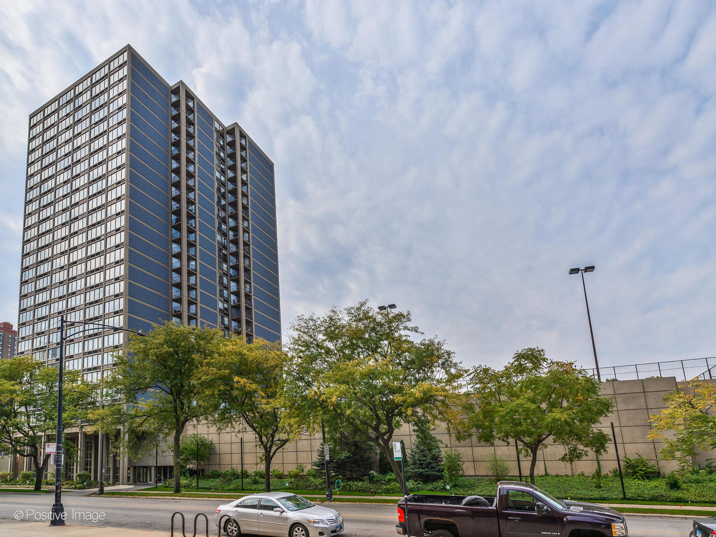 5320 North Sheridan Road, Unit 2206 Chicago, IL 60640 - Photo 20 of 20 a view of a city