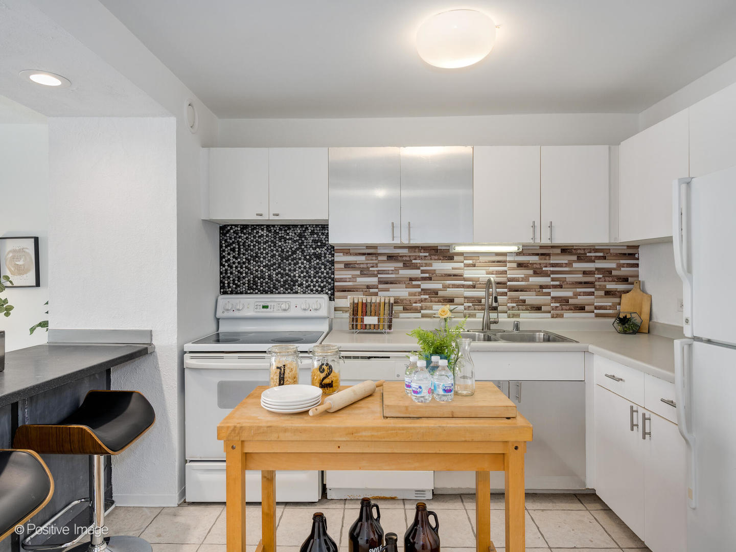 5320 North Sheridan Road, Unit 2206 Chicago, IL 60640 - Photo 9 of 20 a kitchen with stainless steel appliances kitchen island granite countertop a sink and cabinets