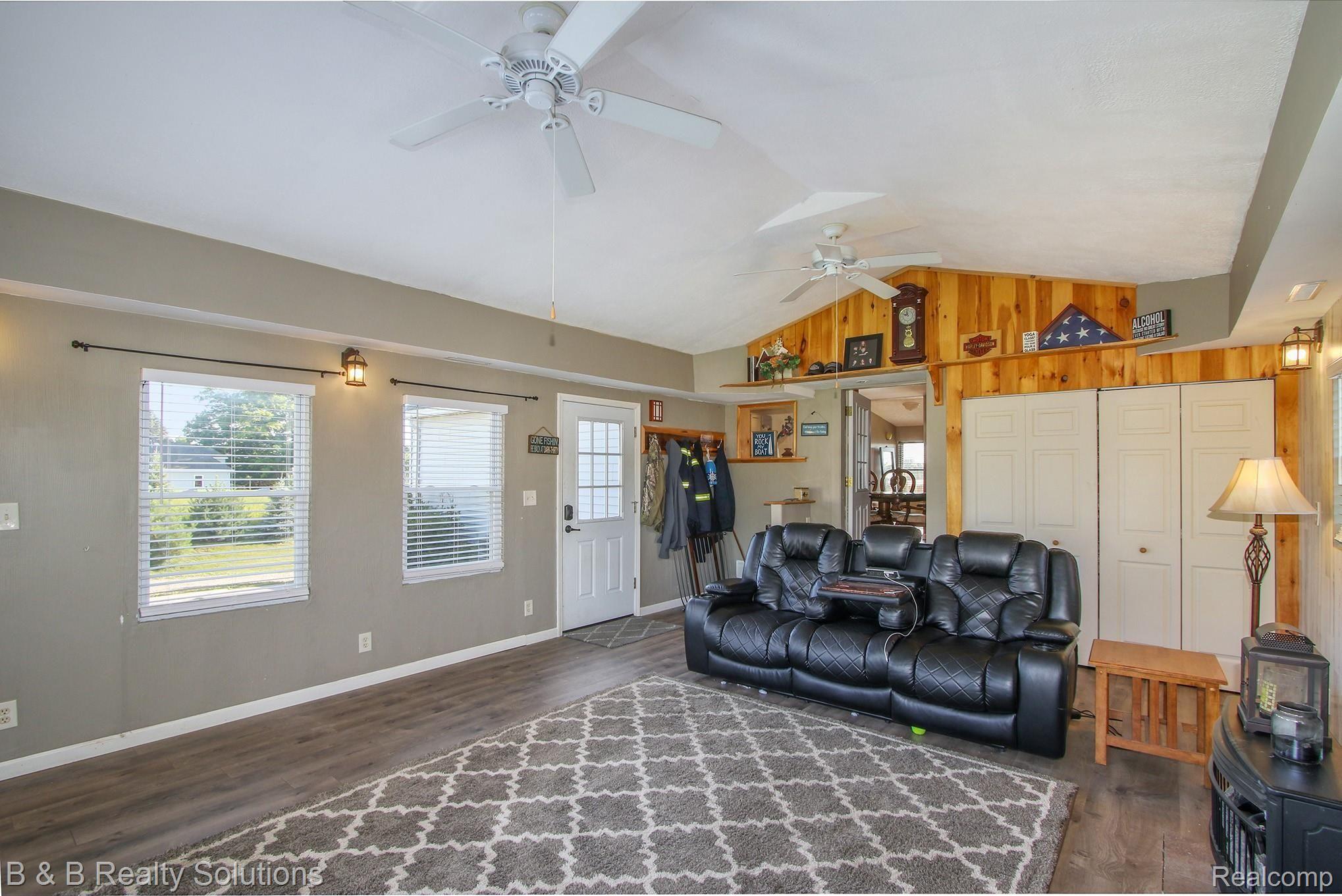 4874 Jones Road North Branch, MI 48461 - Photo 12 of 26 12 Living Room.jpg