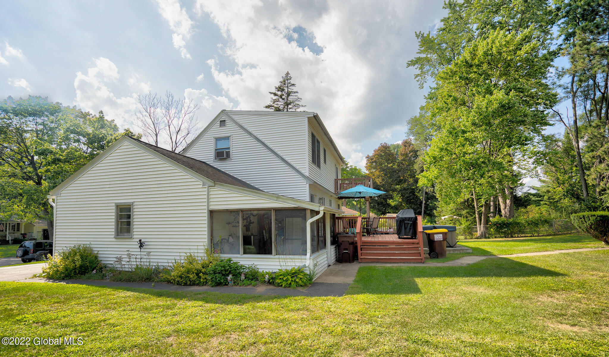 6 Robinhood Road Guilderland, NY 12203 - Photo 3 of 39 DSC00430_1_2HDR