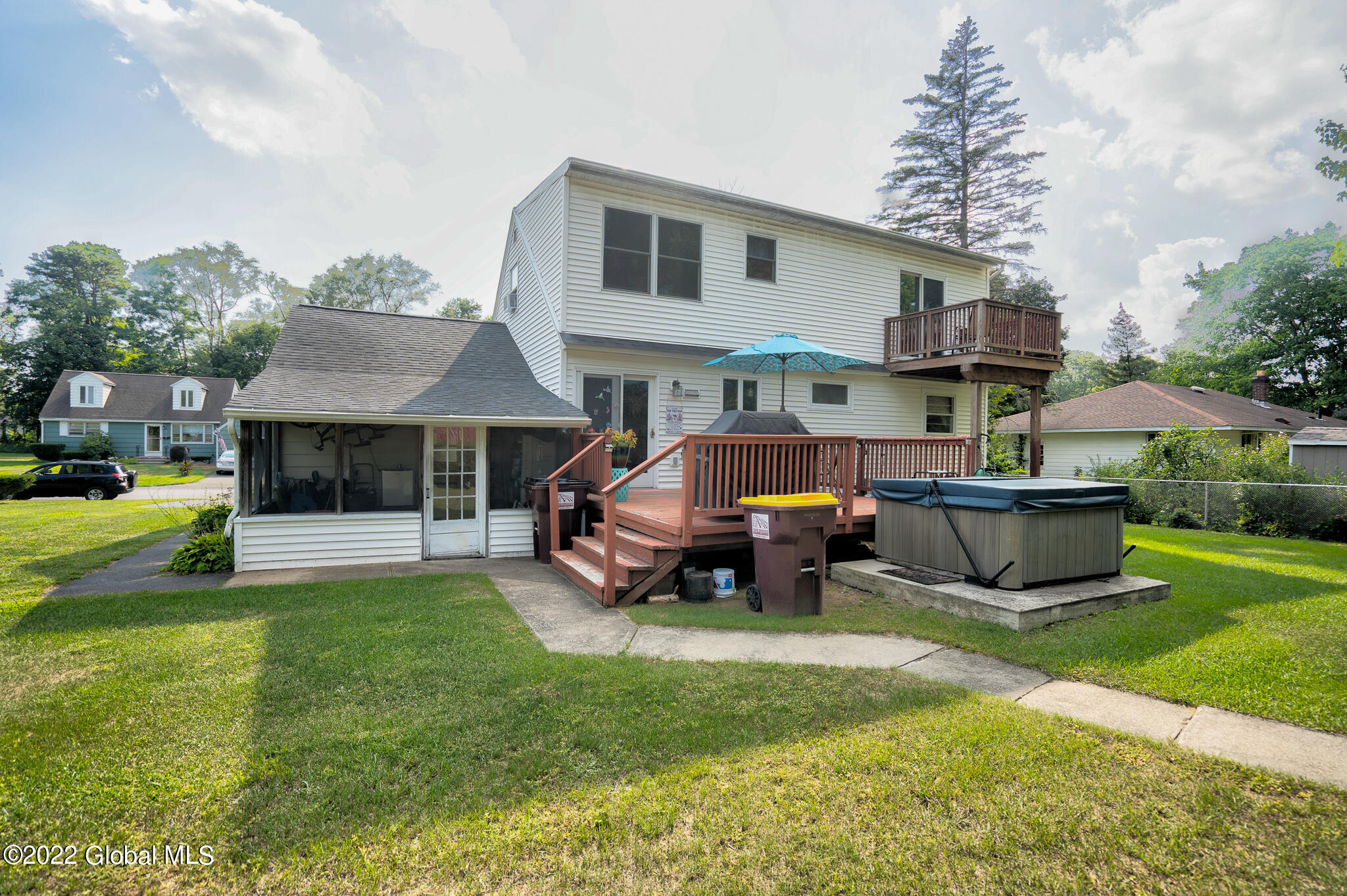 6 Robinhood Road Guilderland, NY 12203 - Photo 4 of 39 DSC00433_4_5HDR