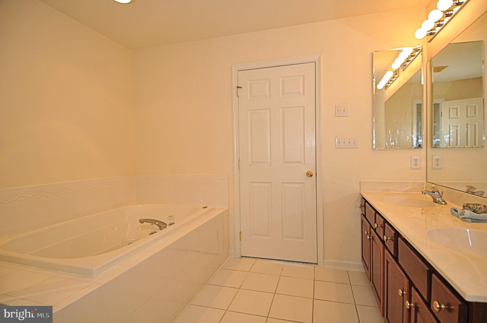 83 Warwick Road Princeton Junction, NJ 08550 - Photo 19 of 28