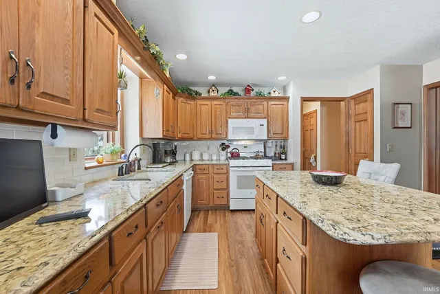 $384,900 | 917 Lake Hill Court, Fort Wayne, IN 46845