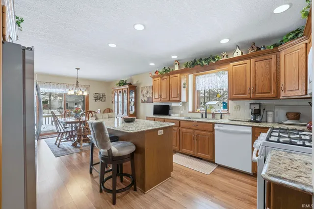 $384,900 | 917 Lake Hill Court, Fort Wayne, IN 46845