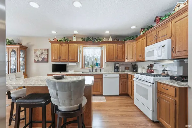 $384,900 | 917 Lake Hill Court, Fort Wayne, IN 46845