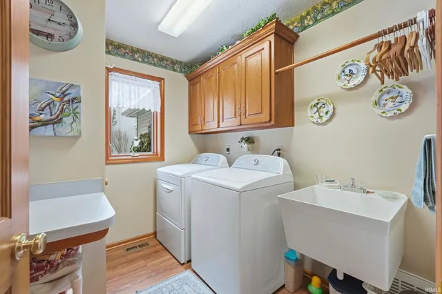 $384,900 | 917 Lake Hill Court, Fort Wayne, IN 46845