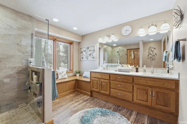 $384,900 | 917 Lake Hill Court, Fort Wayne, IN 46845