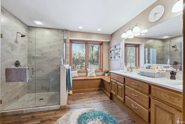 $384,900 | 917 Lake Hill Court, Fort Wayne, IN 46845