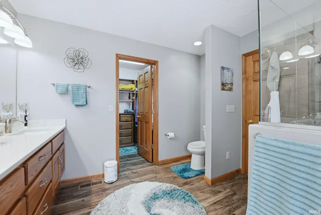 $384,900 | 917 Lake Hill Court, Fort Wayne, IN 46845