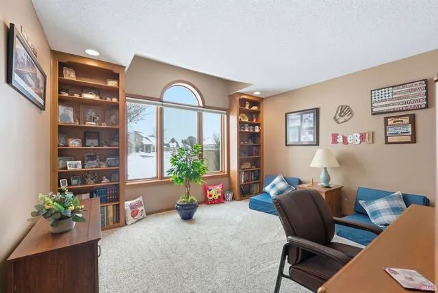 $384,900 | 917 Lake Hill Court, Fort Wayne, IN 46845