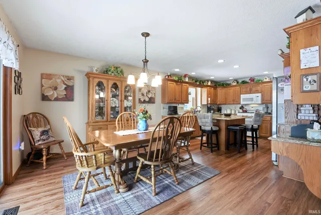$384,900 | 917 Lake Hill Court, Fort Wayne, IN 46845