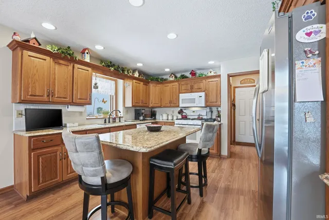 $384,900 | 917 Lake Hill Court, Fort Wayne, IN 46845