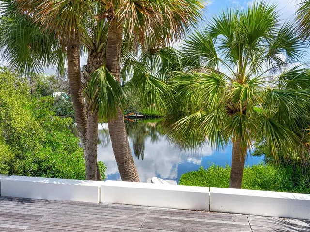 $2,447,000 | 7665 Sanderling Road, Sarasota, FL 34242