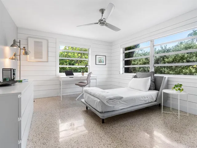 $2,447,000 | 7665 Sanderling Road, Sarasota, FL 34242