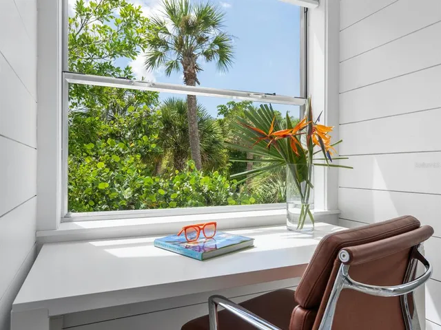 $2,447,000 | 7665 Sanderling Road, Sarasota, FL 34242