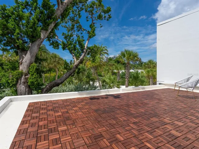$2,447,000 | 7665 Sanderling Road, Sarasota, FL 34242