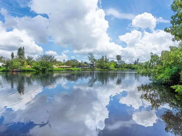 $2,447,000 | 7665 Sanderling Road, Sarasota, FL 34242
